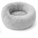 Weiches graues Katzenbett für gemütliche Ruhepausen.